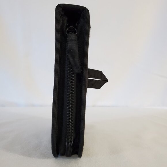 Case Logic CD Wallet / Travel Case – (16) CD Capacity – Black Nylon Exterior - Picture 3 of 11